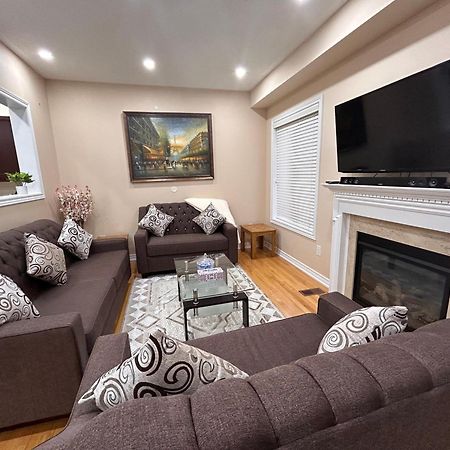 Avid Vacation Palace In Castlemore , Brampton Exterior photo