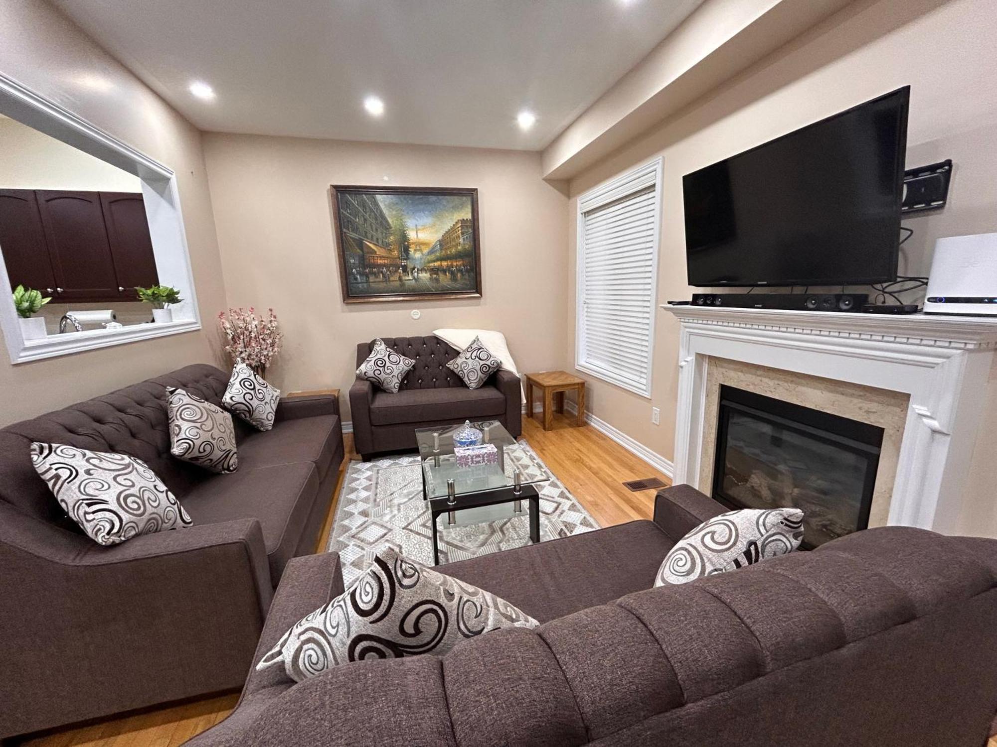 Avid Vacation Palace In Castlemore , Brampton Exterior photo